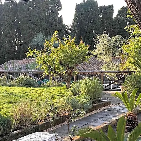 Casa Lucia Bed & Breakfast 4*