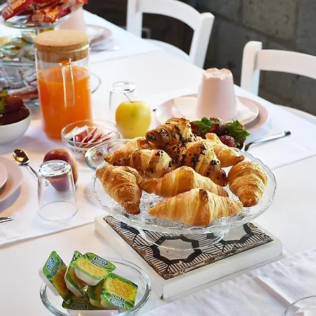 Alojamento de Acomodação e Pequeno-almoço Casa Lucia 4*